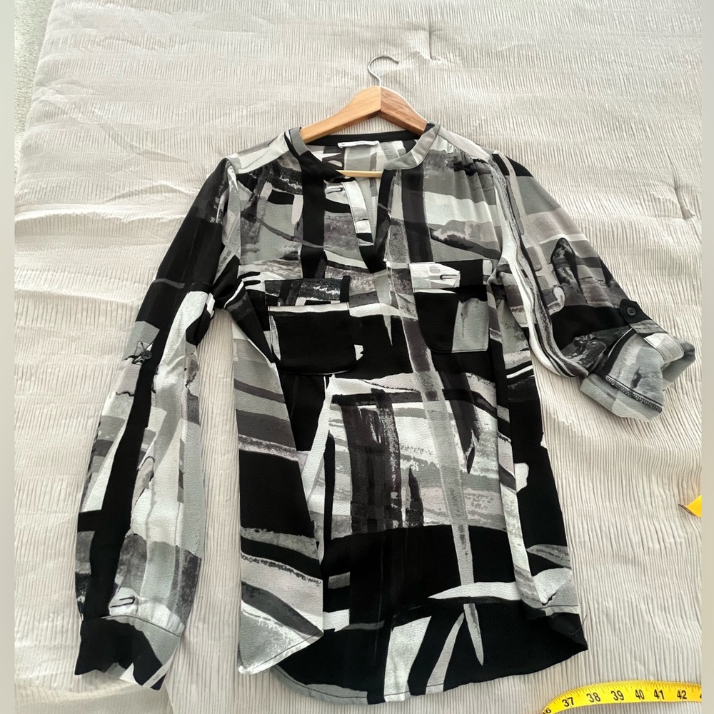 Sioni Black and Gray Abstract Blouse - Size S